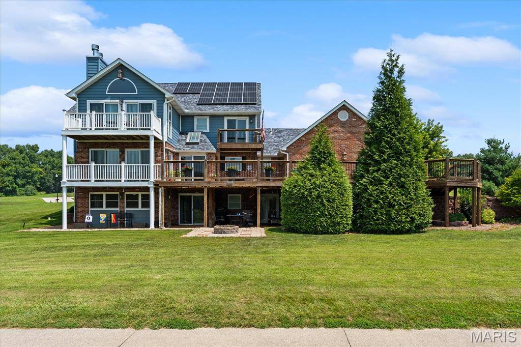 18 Woodland Hills CT, Alton, IL 62002