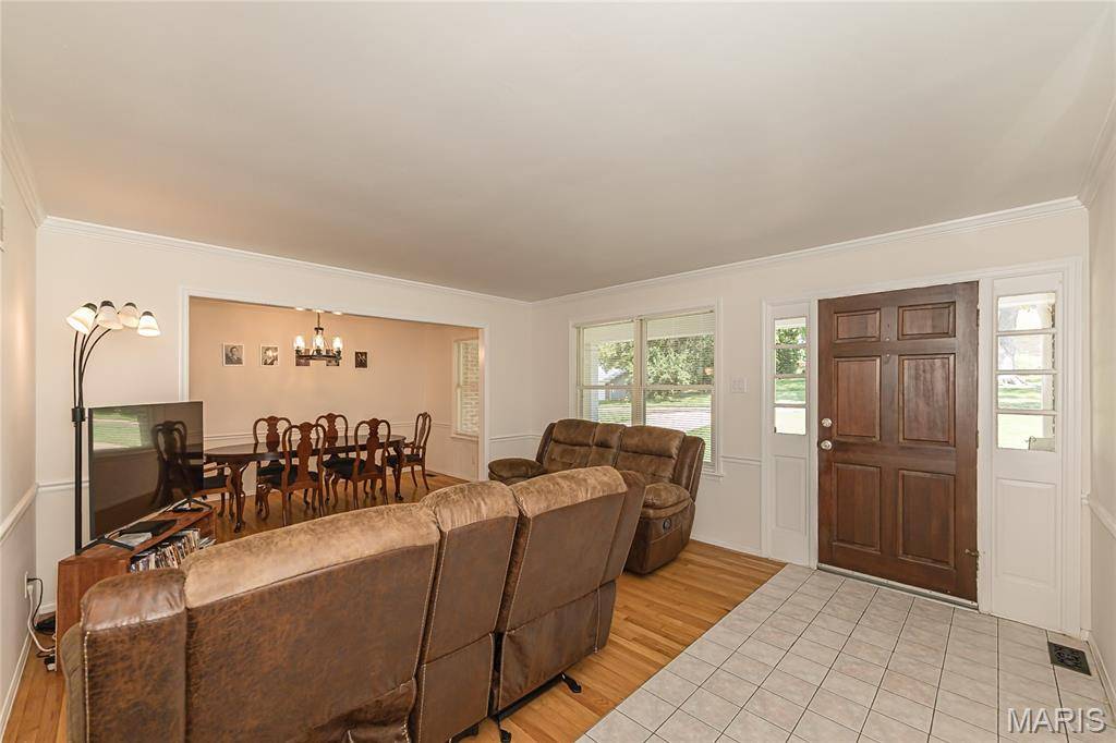 12112 Greenwalk DR, St Louis, MO 63146