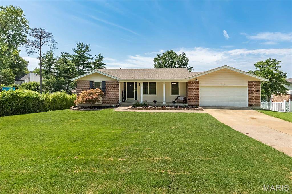 12112 Greenwalk DR, St Louis, MO 63146