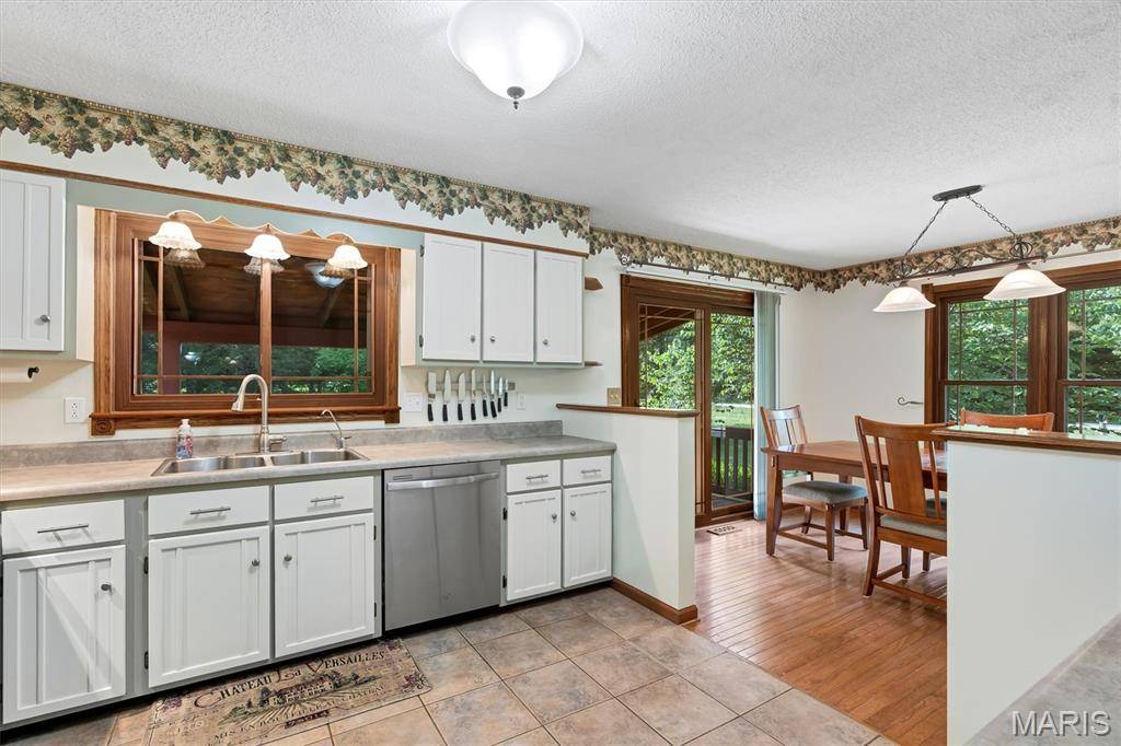 15740 Ruby LN, Wright City, MO 63390