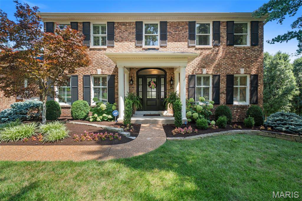 608 Westledge CT, Des Peres, MO 63131