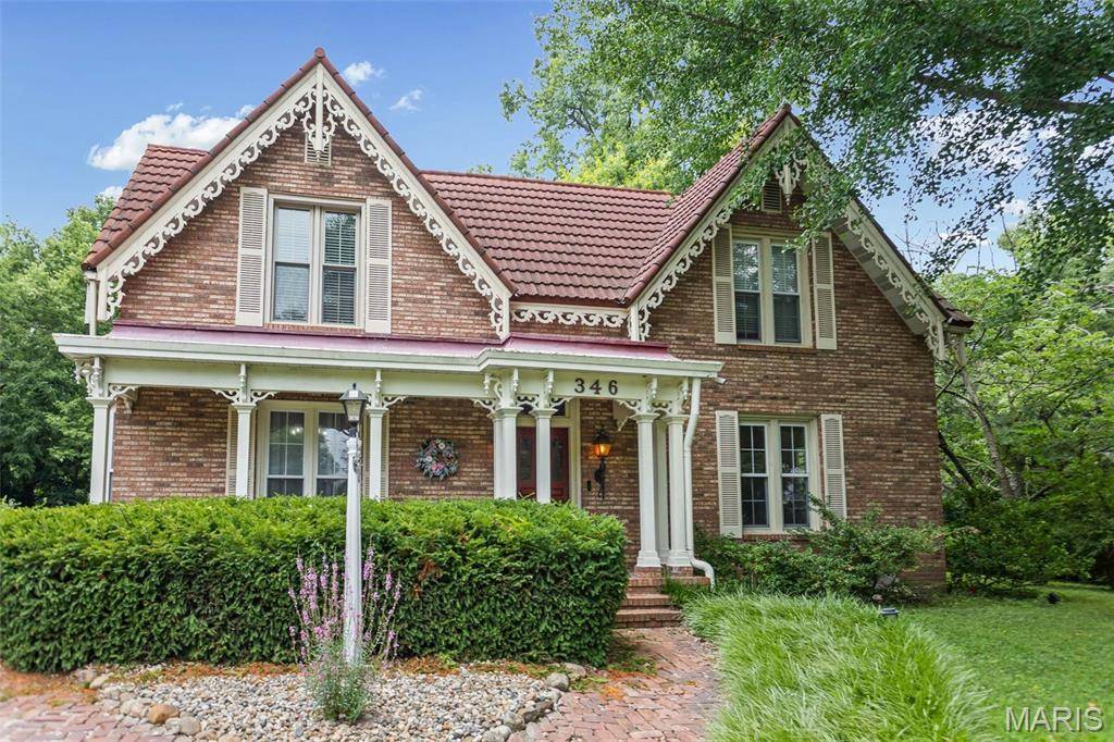 346 College AVE, Carlinville, IL 62626