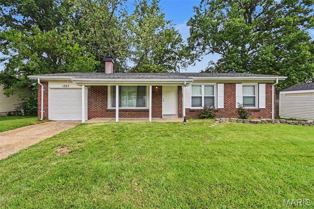 1307 Claudine DR, St Louis, MO 63138