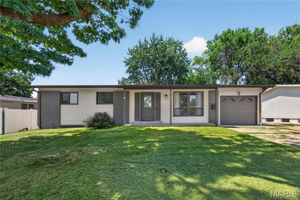1455 Ranchwood DR, Florissant, MO 63031