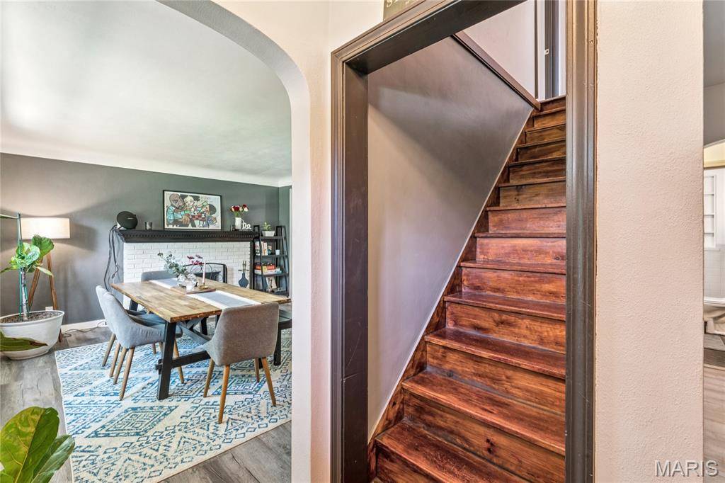 4643 Theiss RD, St Louis, MO 63128