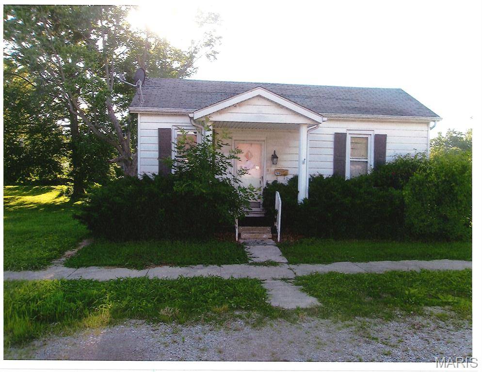 200 S Clinton ST, New Athens, IL 62264