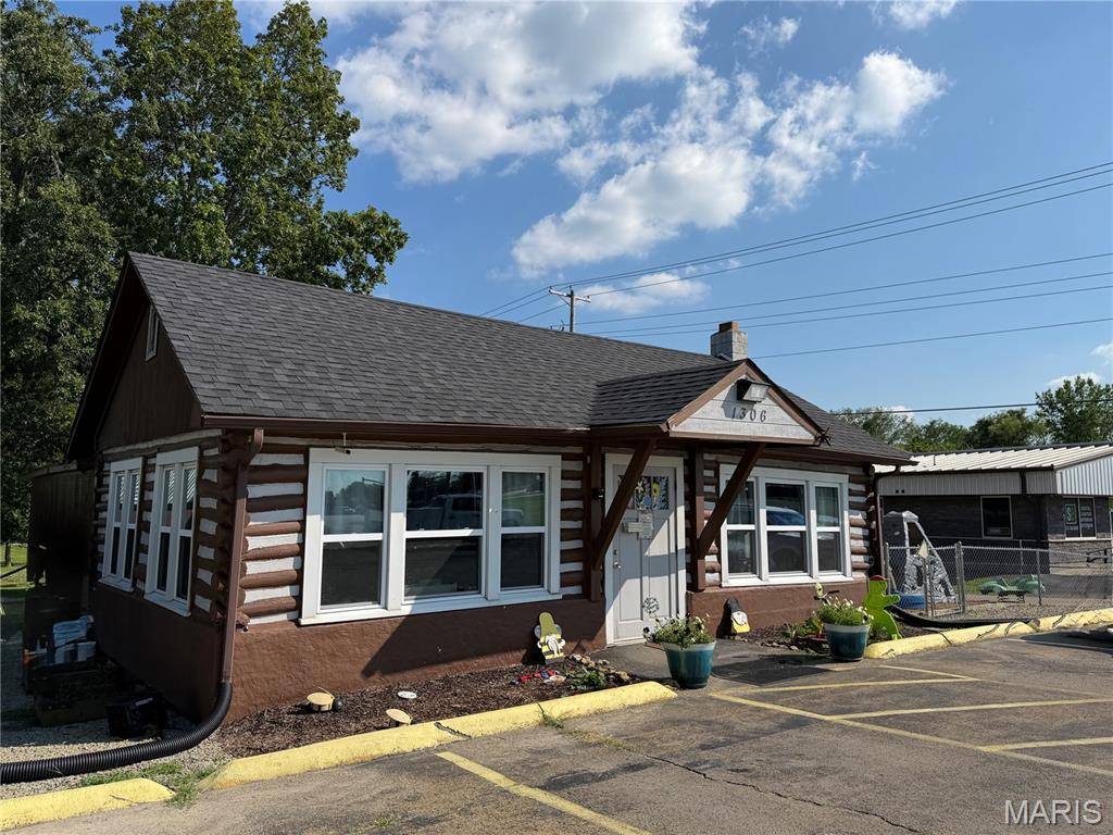 1306 Sainte Genevieve AVE, Farmington, MO 63640