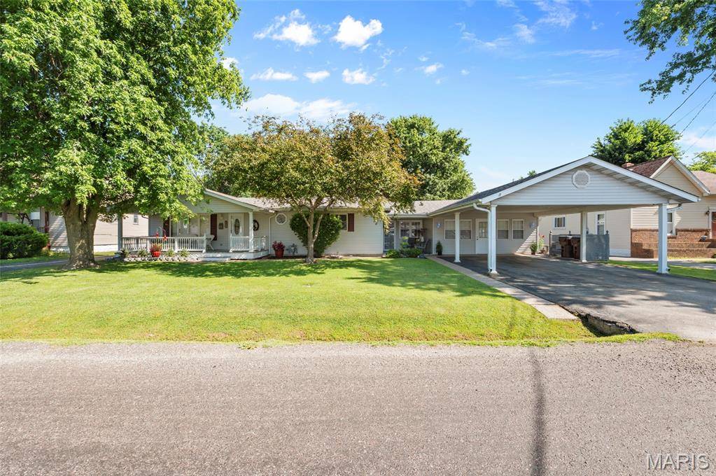 723 Bunker Hill RD, Staunton, IL 62088