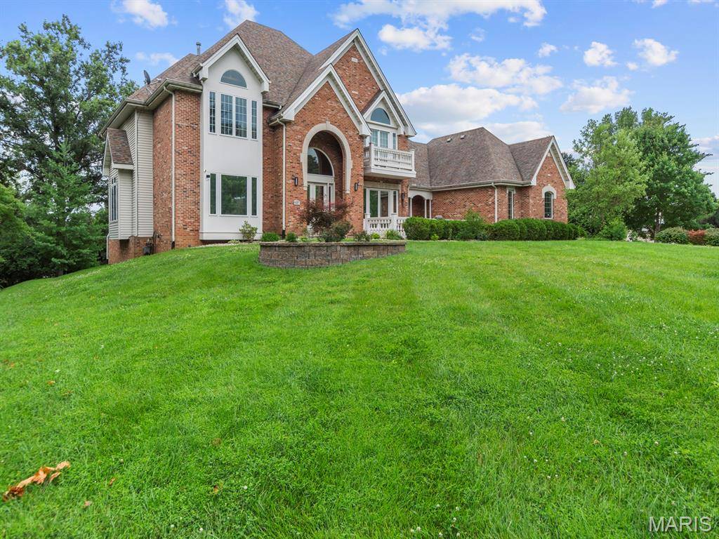360 Laduemont DR, St Louis, MO 63141