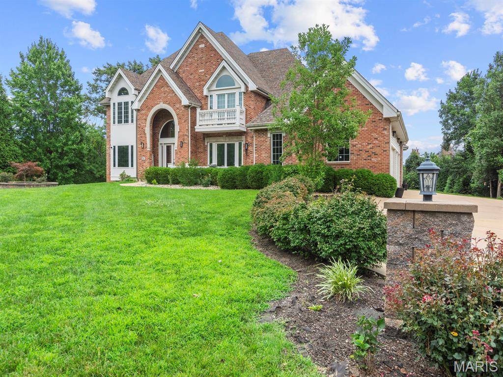 360 Laduemont DR, St Louis, MO 63141