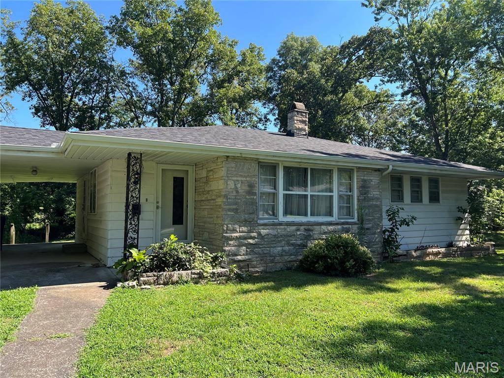 715 Susan Esther, Benton, IL 62812