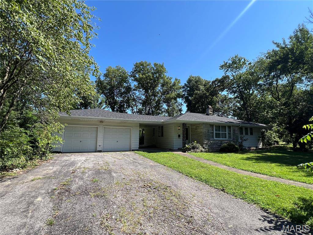 715 Susan Esther, Benton, IL 62812