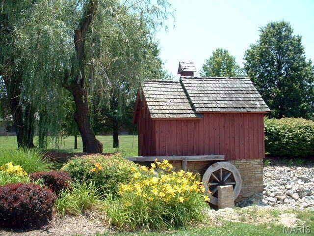 147 Ginger Dale DR, Glen Carbon, IL 62034