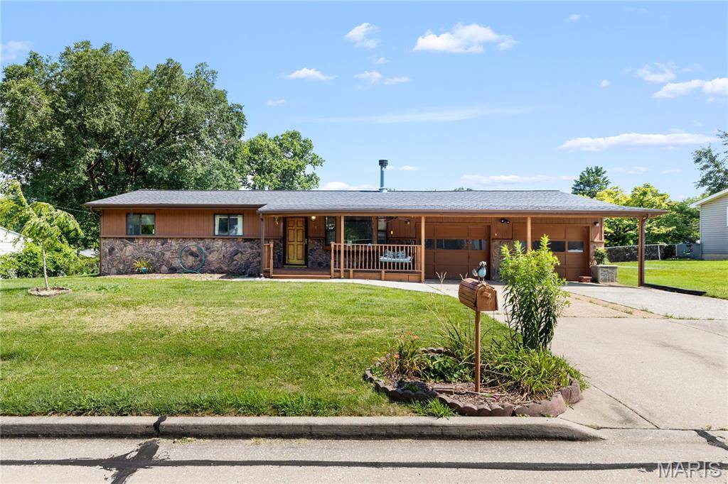 85 Susan DR, St Charles, MO 63301