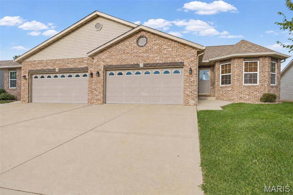 23 Klein DR, Bethalto, IL 62010