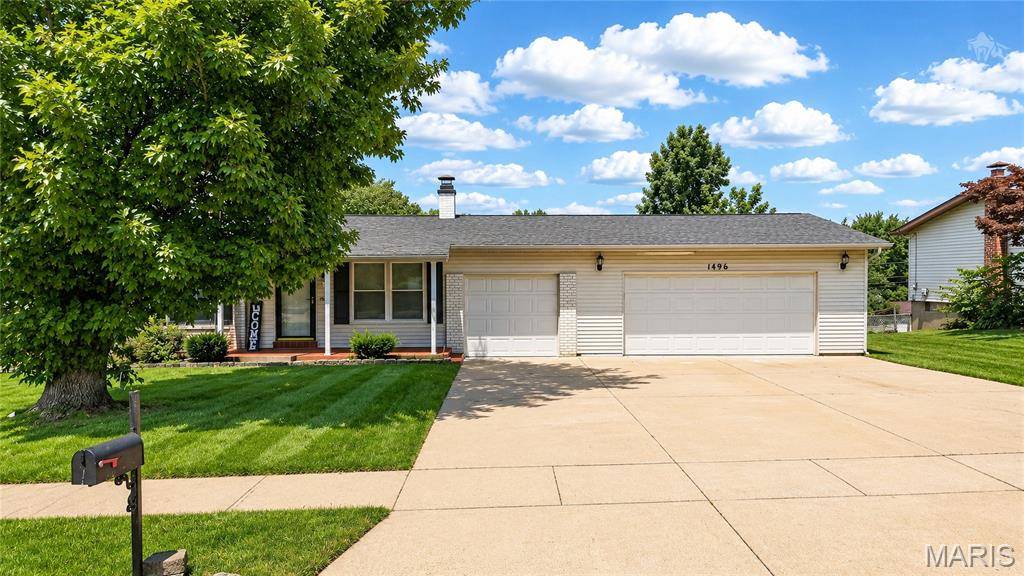 1496 El Camino DR, Florissant, MO 63031