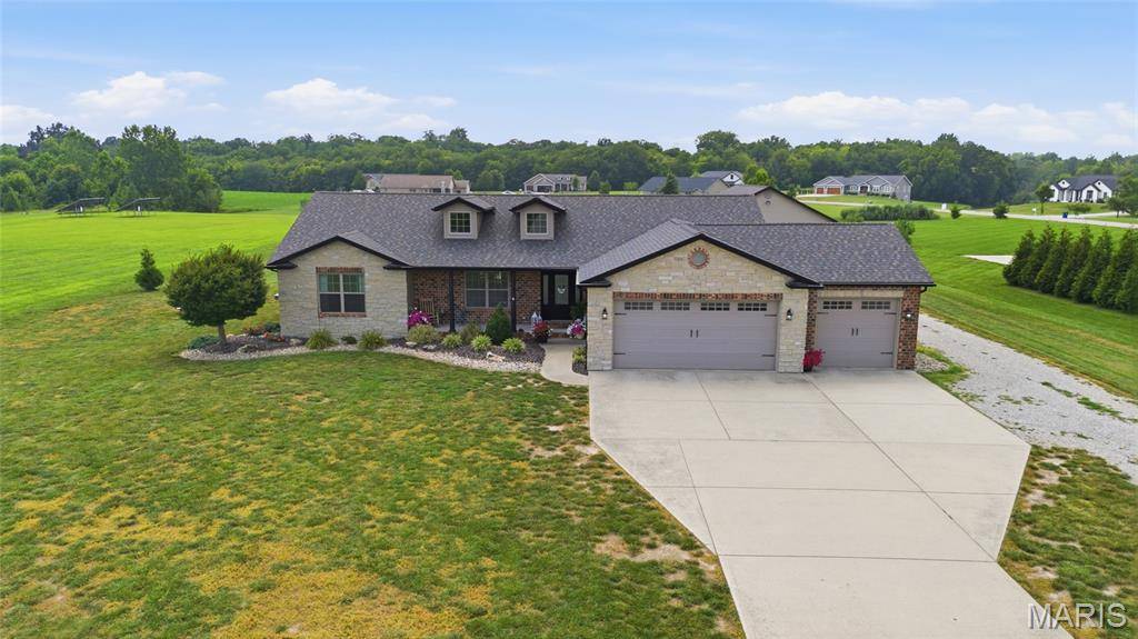 3099 Final DR, Highland, IL 62249