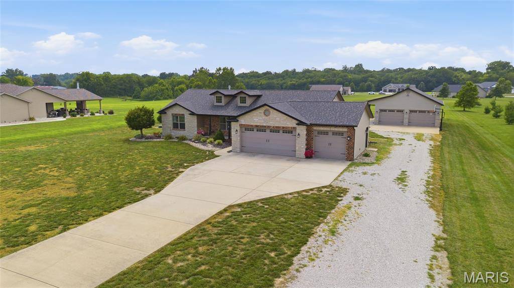 3099 Final DR, Highland, IL 62249