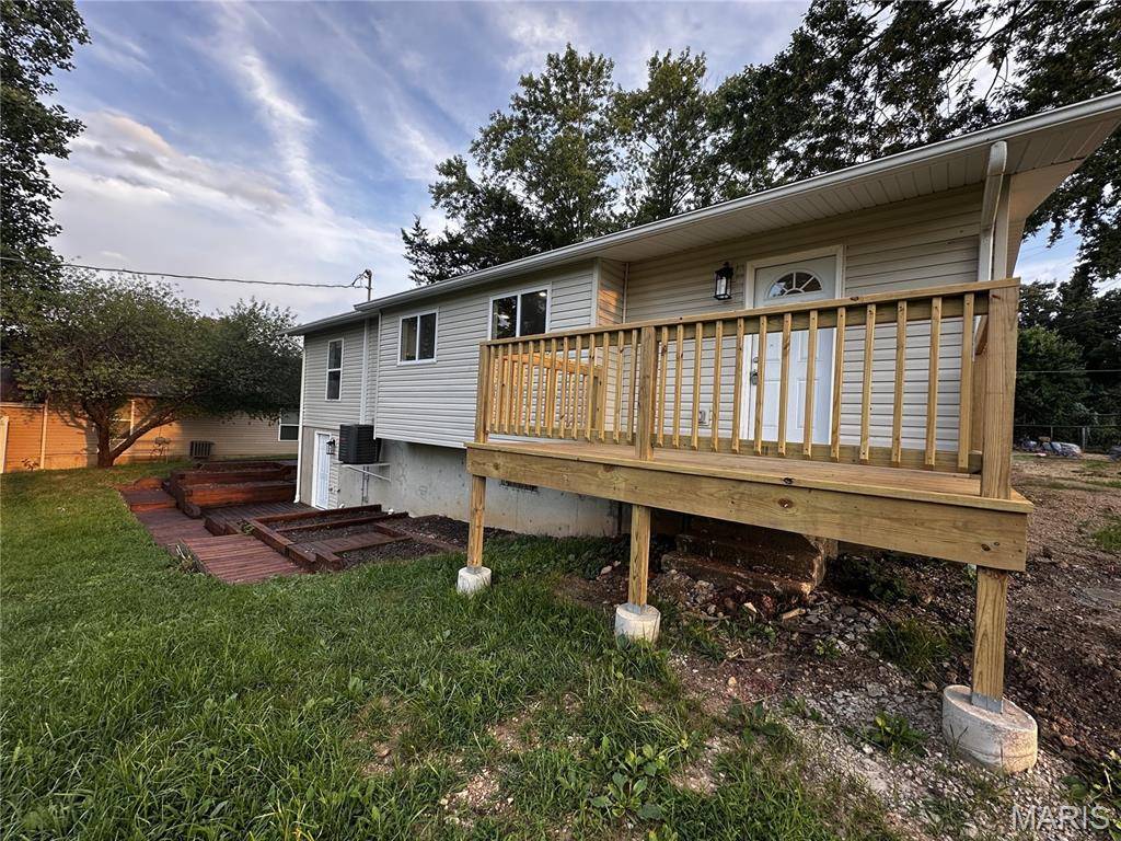 1671 Elmont RD, Sullivan, MO 63080