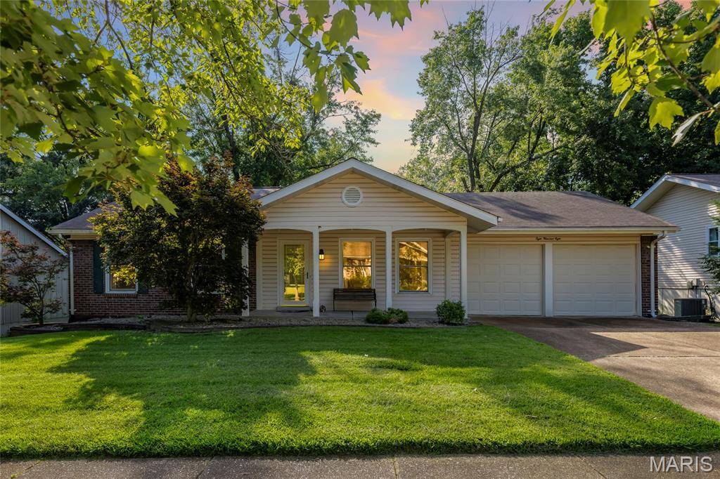 808 Dinard DR, Ballwin, MO 63021