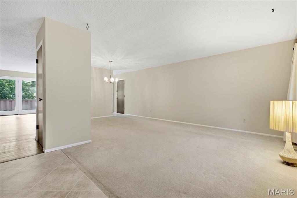 808 Dinard DR, Ballwin, MO 63021
