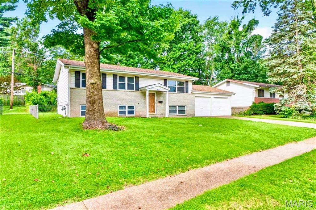 1800 Bobbinray AVE, Florissant, MO 63031
