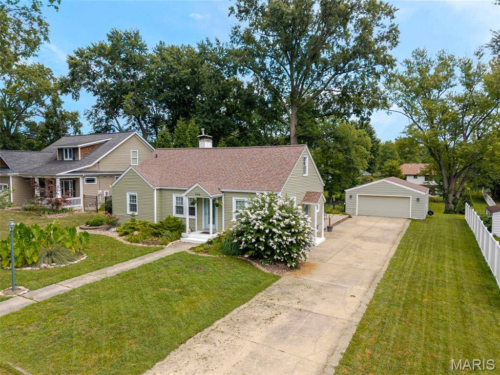 226 Circle DR, Edwardsville, IL 62025
