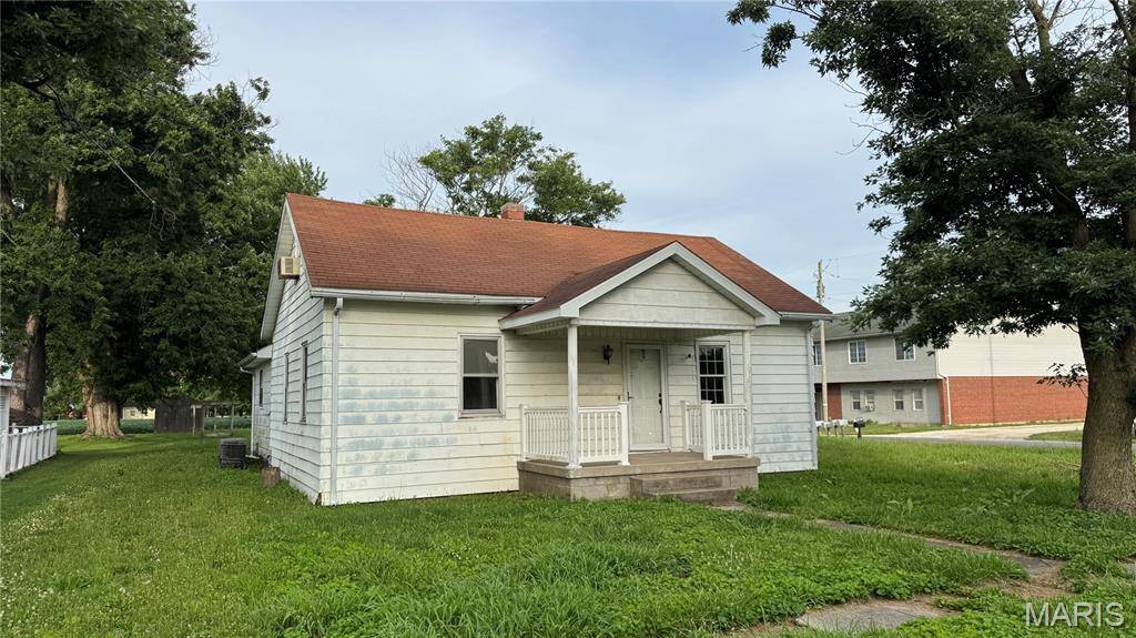 101 Walnut ST, Kane, IL 62054