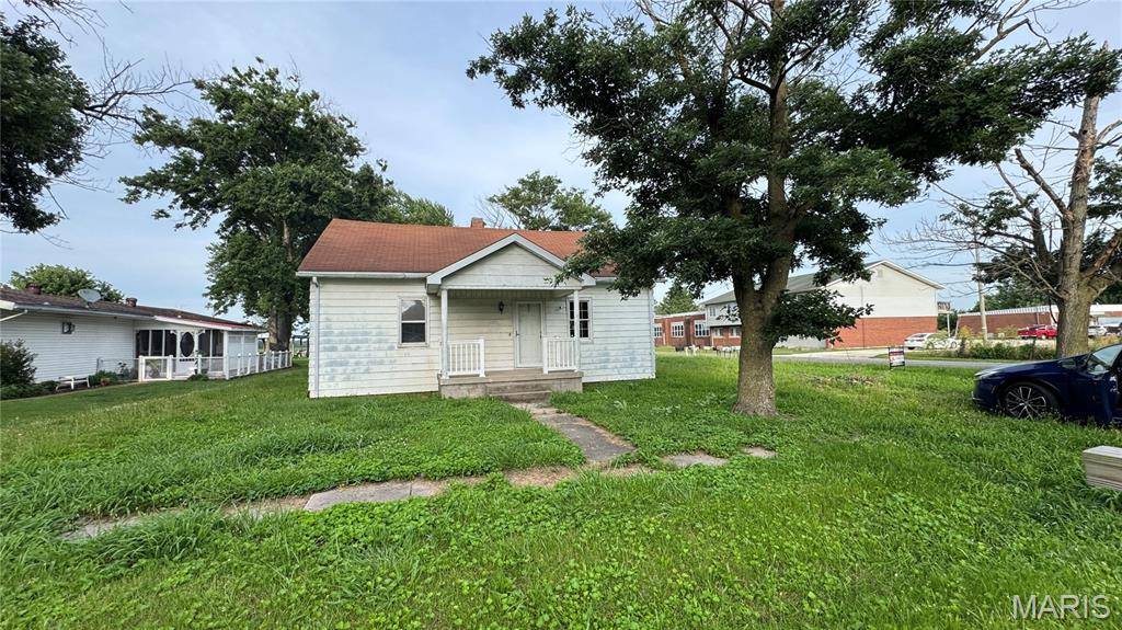 101 Walnut ST, Kane, IL 62054