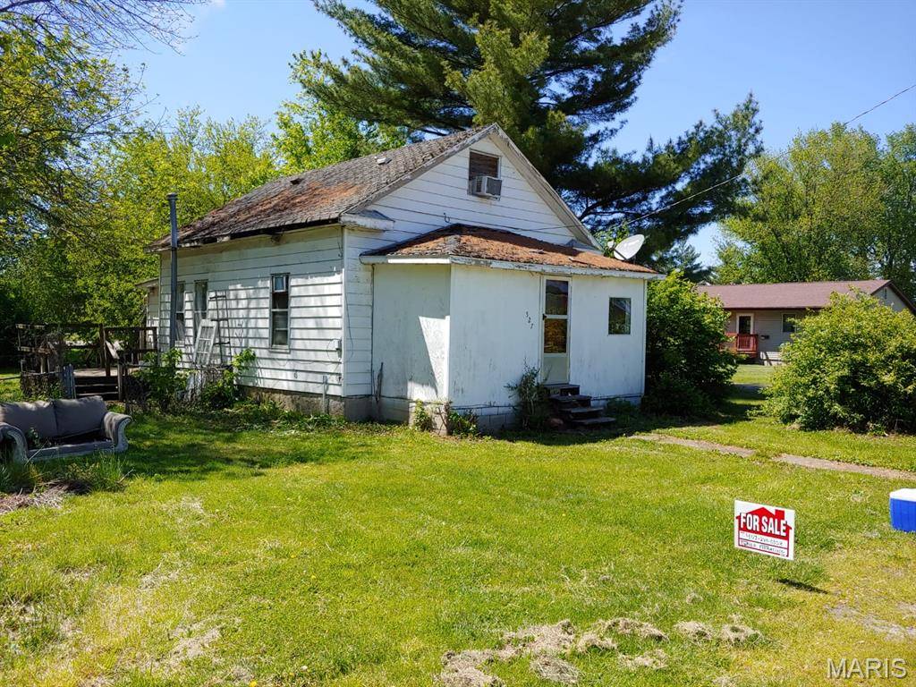 527 Porter AVE, White Hall, IL 62092
