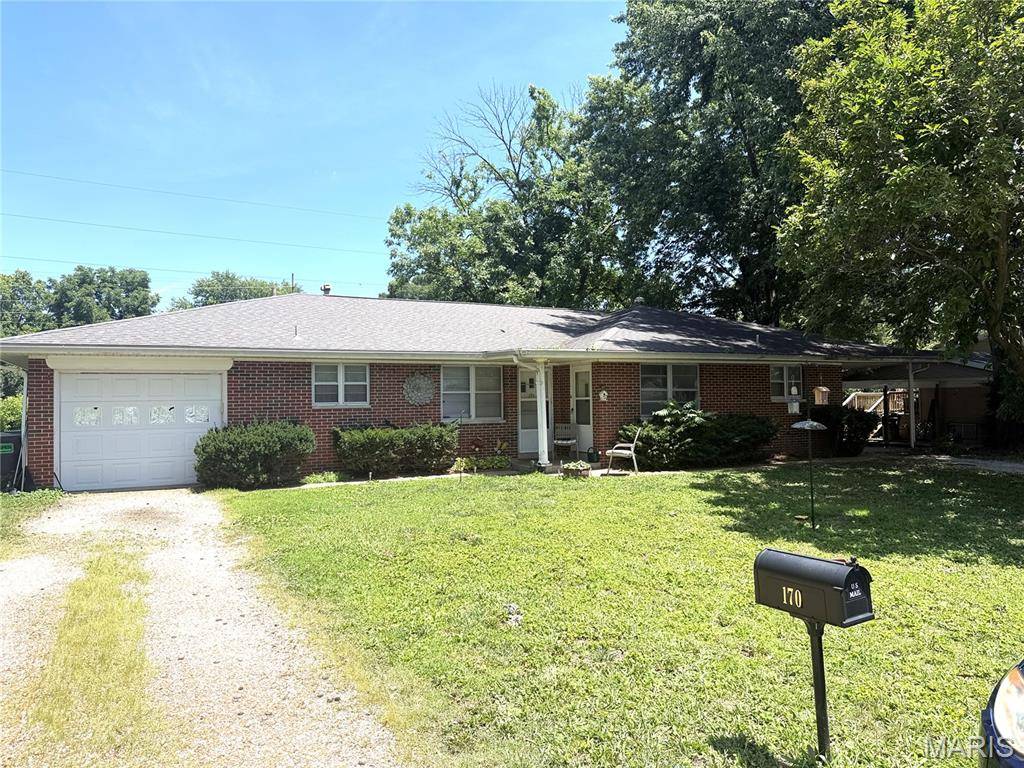 170 Liberty DR, Belleville, IL 62226