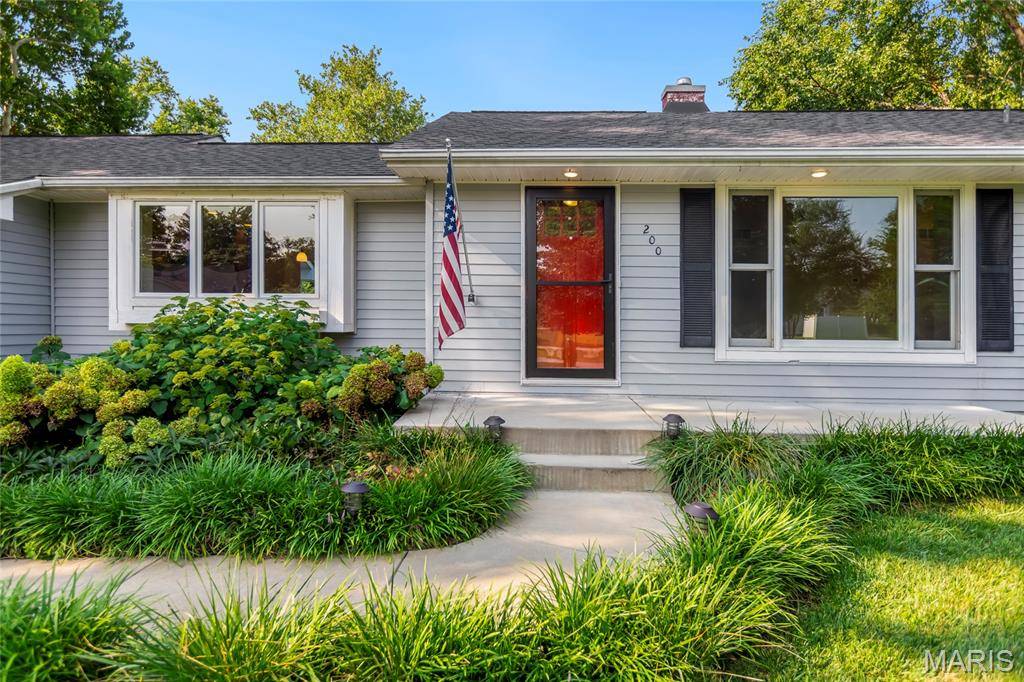 200 Brookside LN, Ballwin, MO 63021