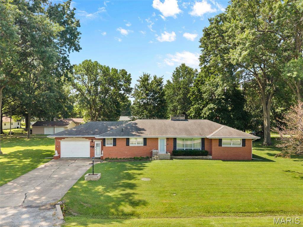606 E 2nd South ST, Mount Olive, IL 62069