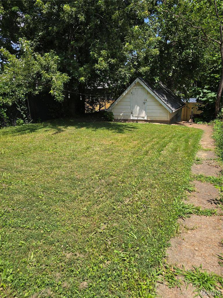 4065 Schiller PL, St Louis, MO 63116