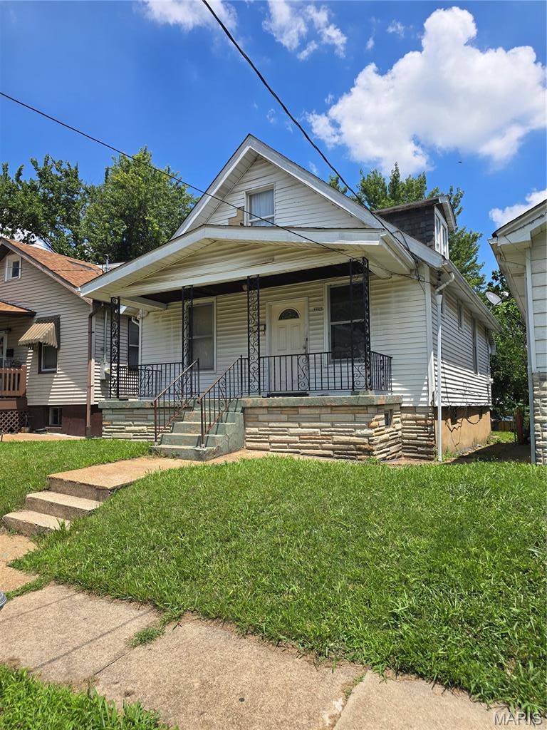 4065 Schiller PL, St Louis, MO 63116