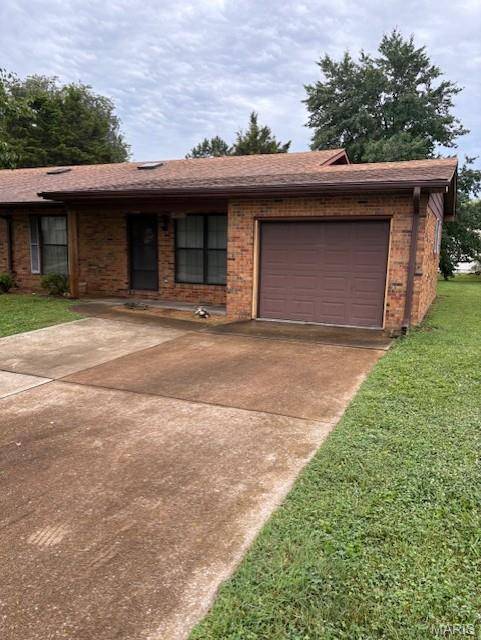 2416 College DR, Belleville, IL 62221