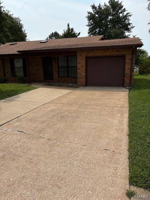 2416 College DR, Belleville, IL 62221