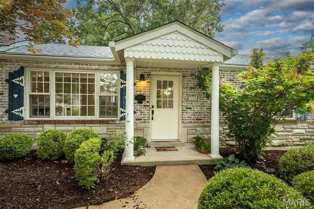1119 Cheshire LN, St Louis, MO 63119
