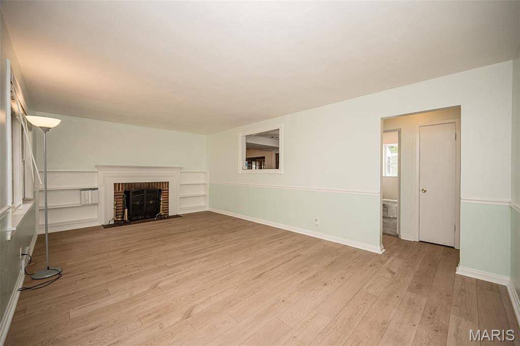 1119 Cheshire LN, St Louis, MO 63119