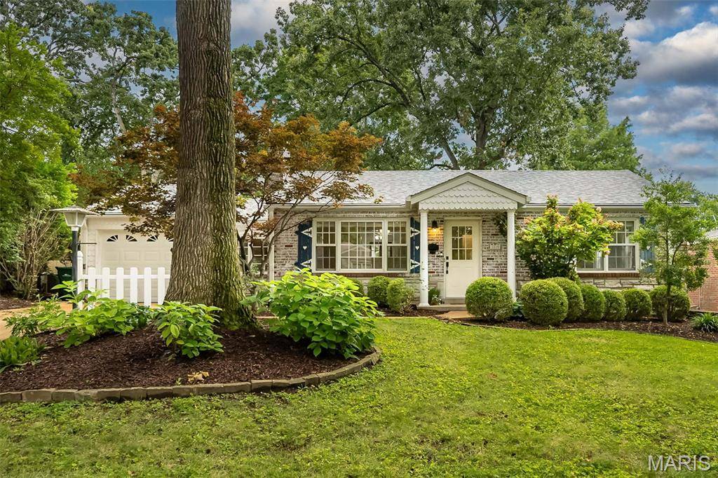 1119 Cheshire LN, St Louis, MO 63119