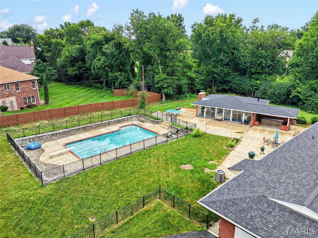 9860 Bridle Trail LN, Sunset Hills, MO 63128