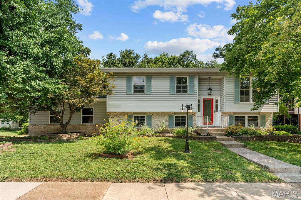 2613 Blackforest DR, St Louis, MO 63129