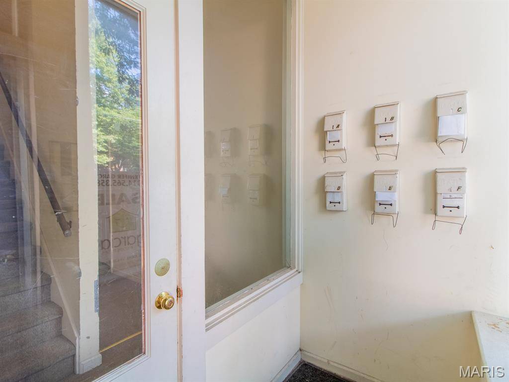 2328 S 9th ST, St Louis, MO 63104