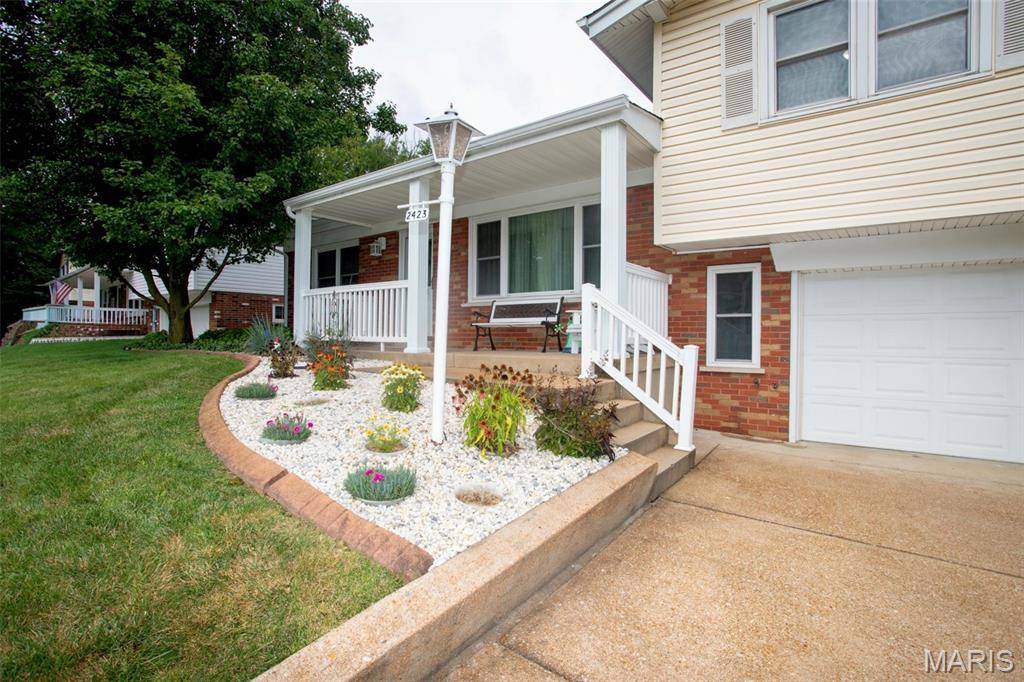 2423 Chaucer AVE, Overland, MO 63114