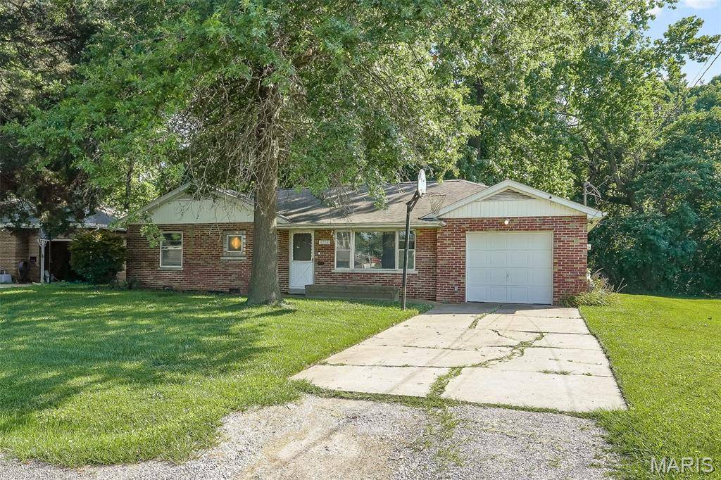 6104 W Washington ST, Belleville, IL 62223