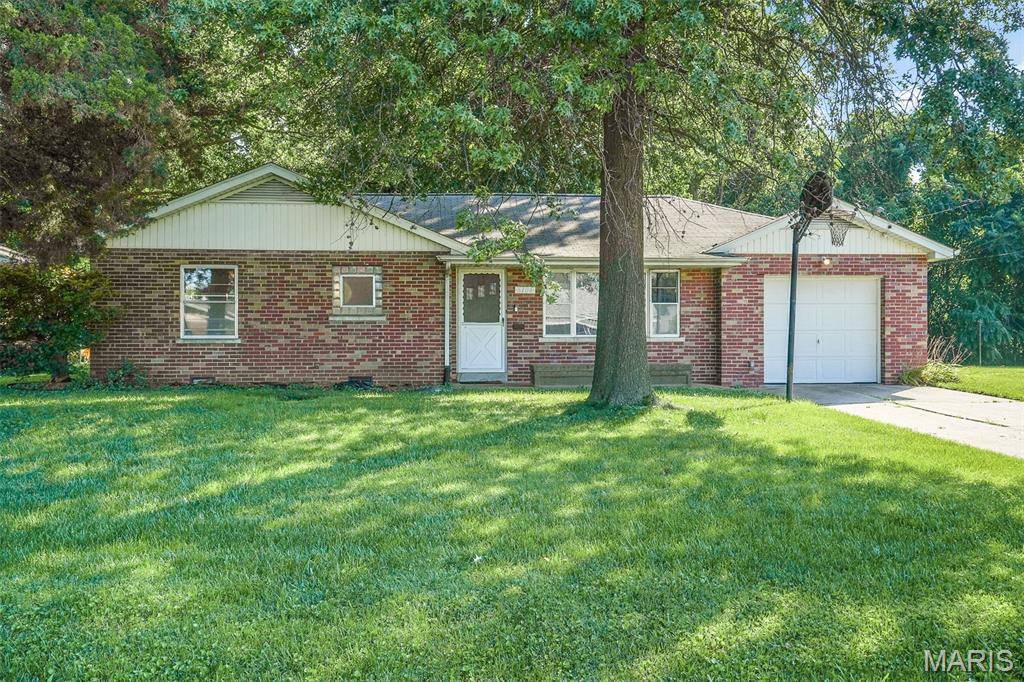 6104 W Washington ST, Belleville, IL 62223
