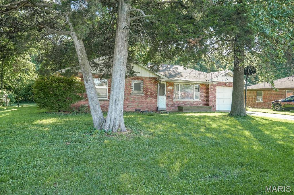 6104 W Washington ST, Belleville, IL 62223