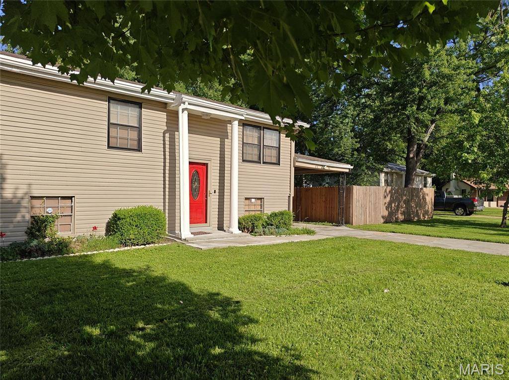 9601 Lifford CT, St Louis, MO 63136