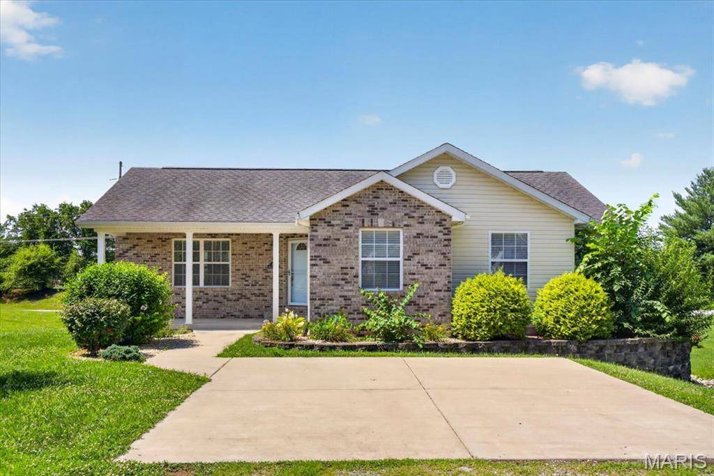 216 WOODLAND DR, Edwardsville, IL 62025