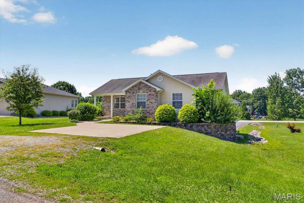 216 WOODLAND DR, Edwardsville, IL 62025